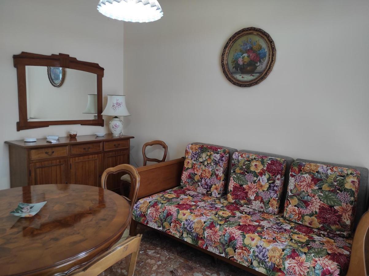La Colonna Holiday House Apartment เลชเช ภายนอก รูปภาพ